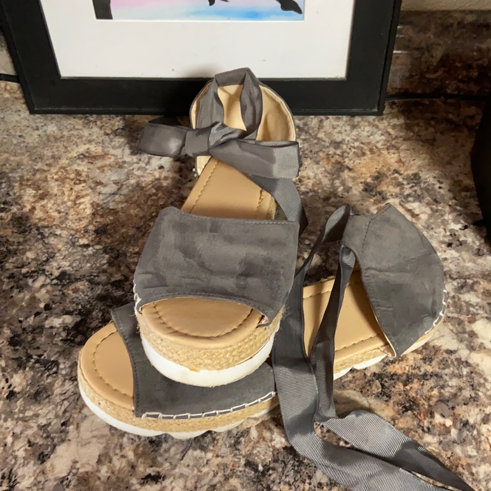 Shoe